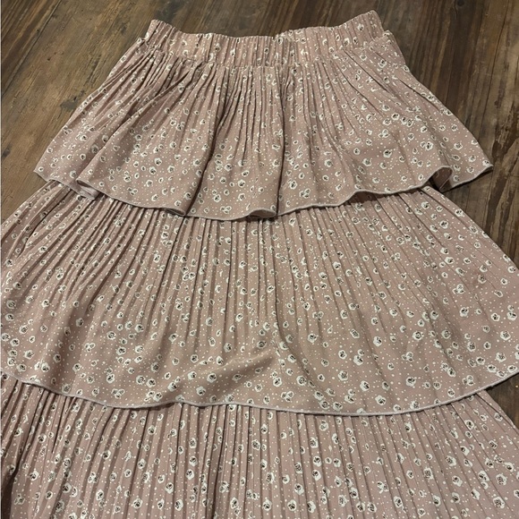 Dainty Jewells Mauve Floral Print, Tiered  Ruffle Skirt Women’s Medium - Picture 3 of 4